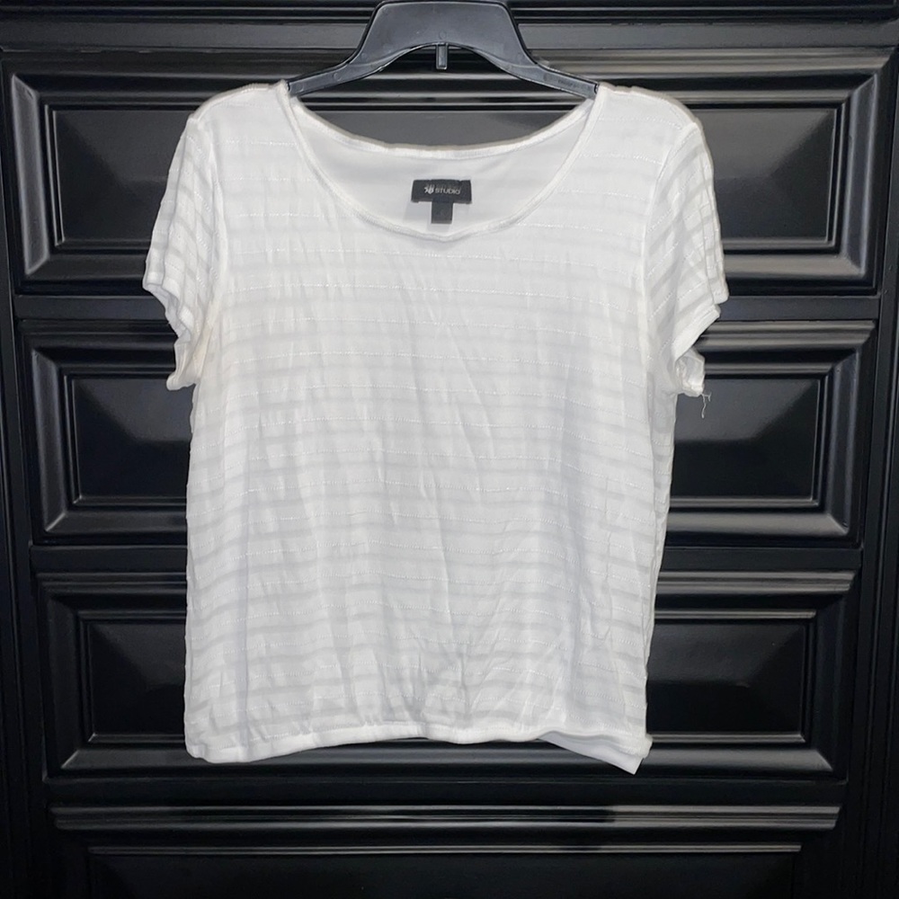 Bought From: ❓ ||| Adult Large - Short Sleeves - White